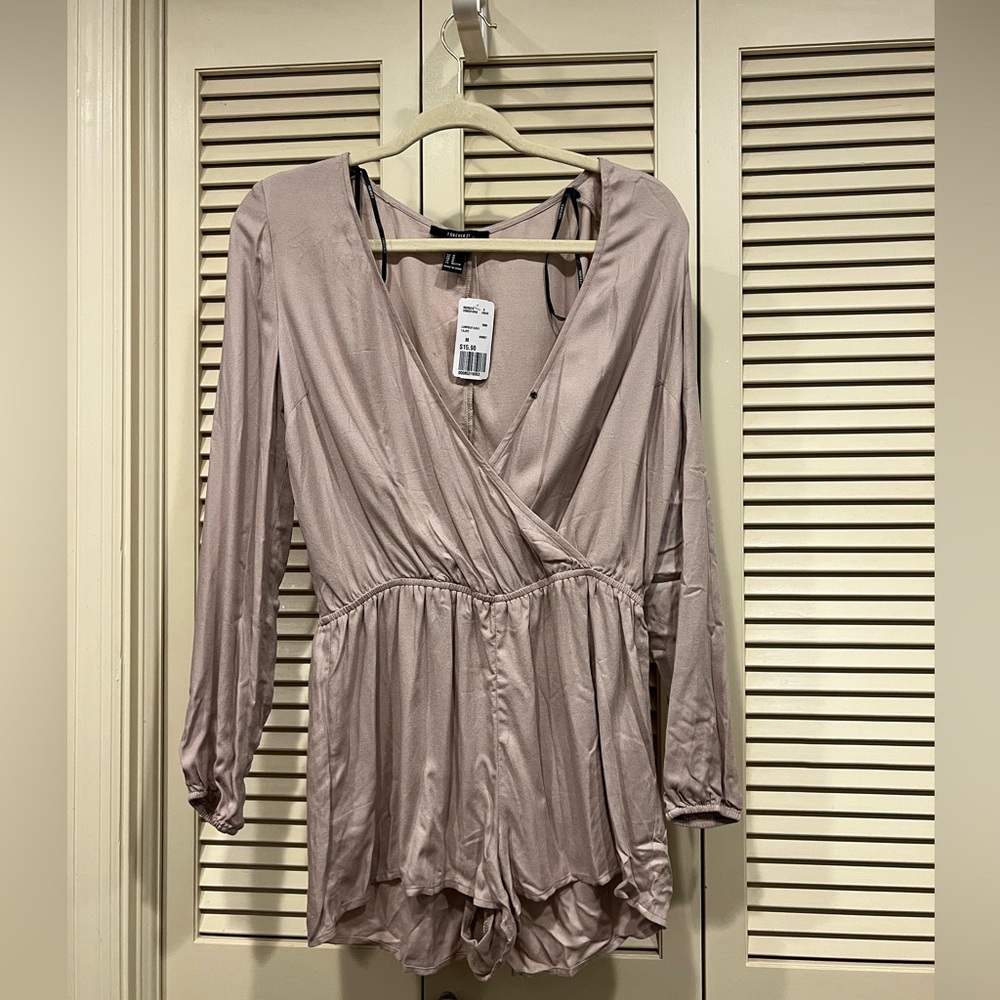 NWT! Forever 21 Romper - Size Medium